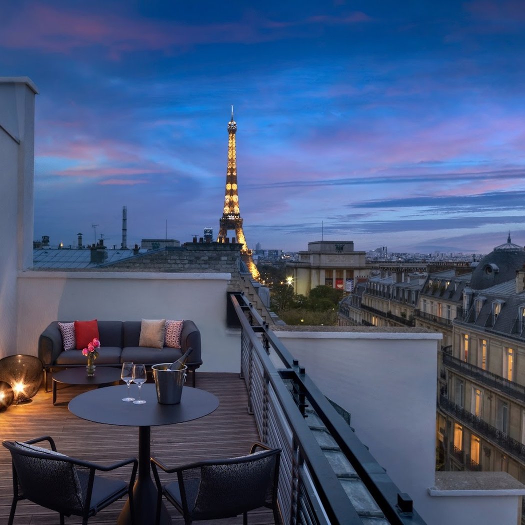 Barbecue et DJ au Canopy by Hilton Trocadéro
