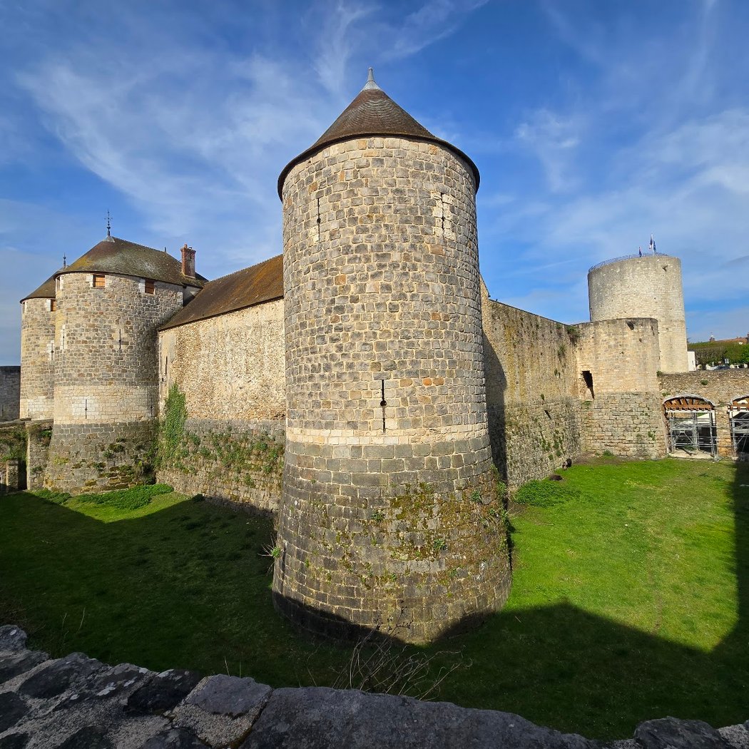 Château de Dourdan 1