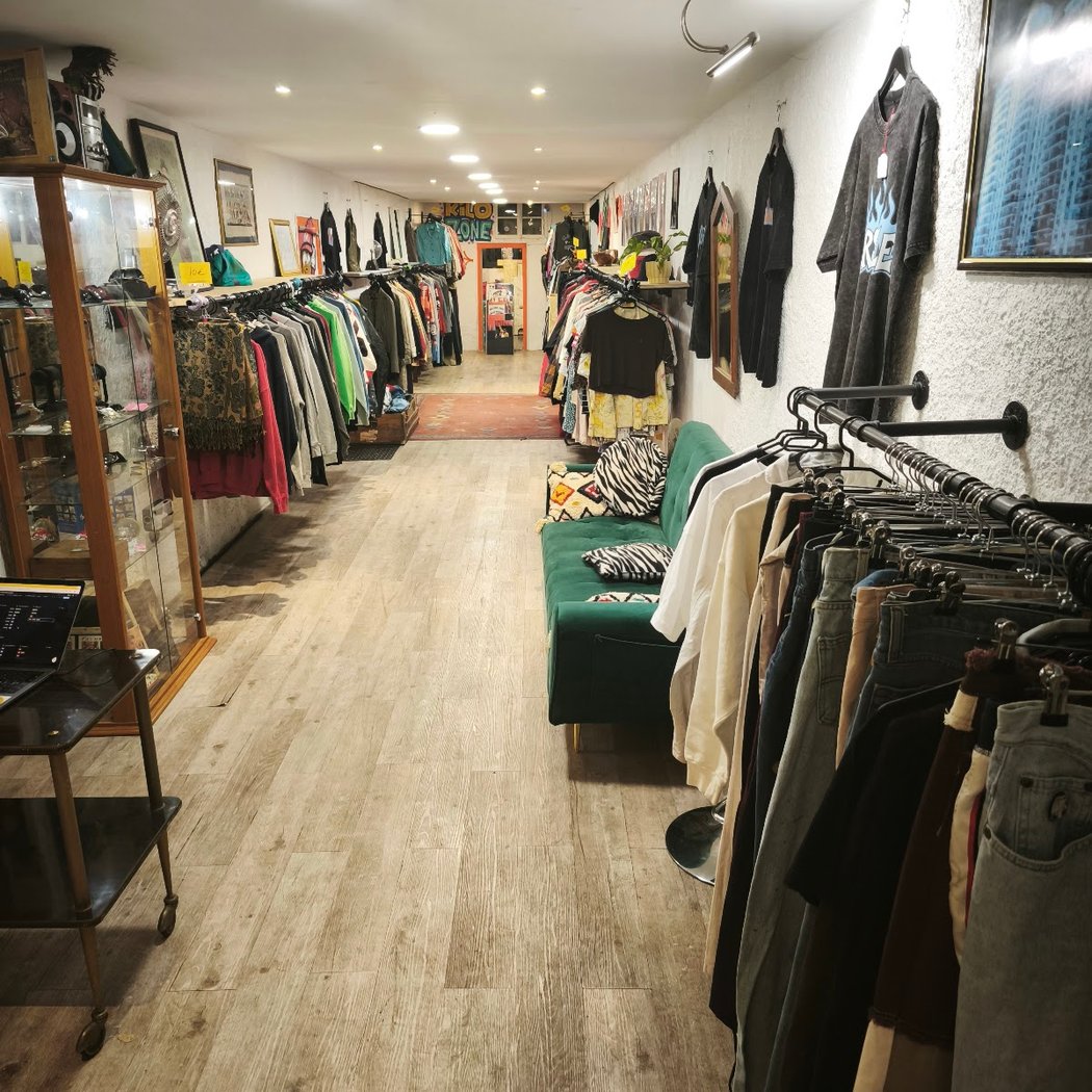 MV SMARTSHOP | FRIPERIE À PETITS PRIX | VINTAGE & Y2K À 5 & 10€ 3