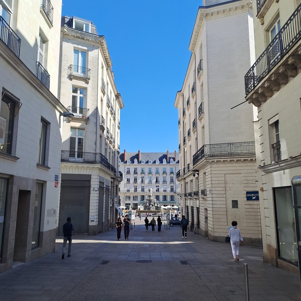 Rue Crébillon 1