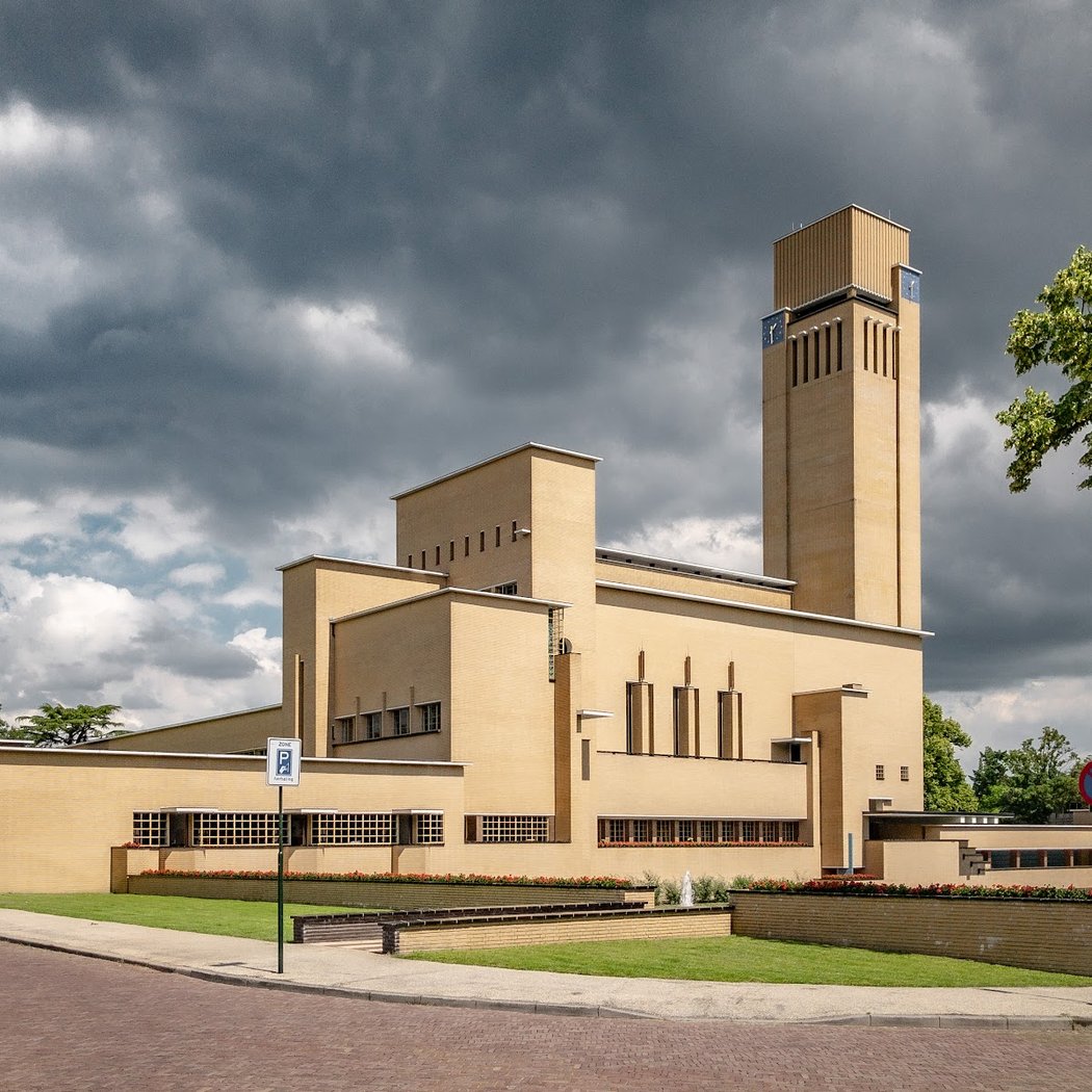 Guided tour Townhall Hilversum 2