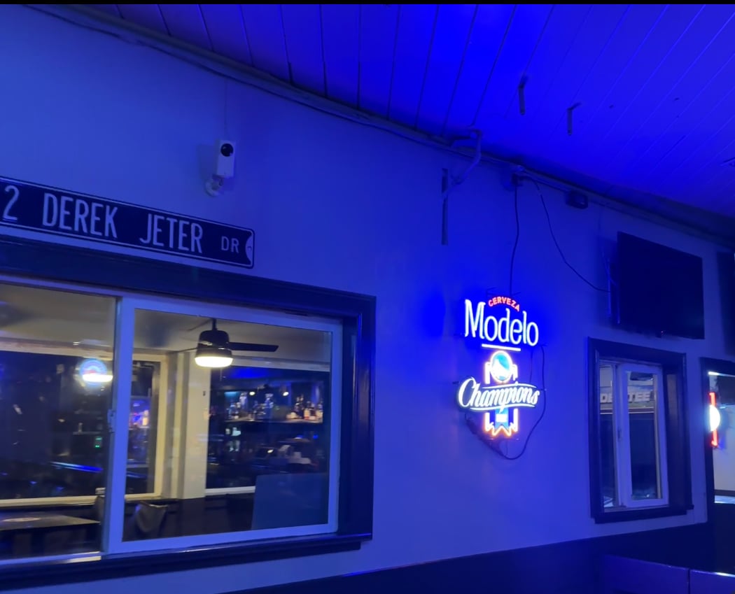 Eli’s Sports Bar & Lounge 2