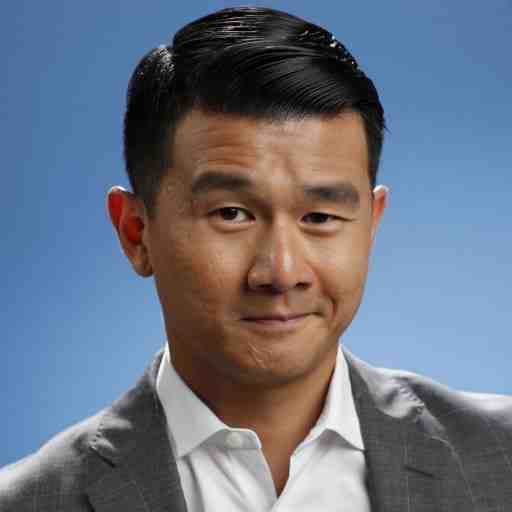 A Debate to the Death: Hasan Minhaj vs Ronny Chieng 2