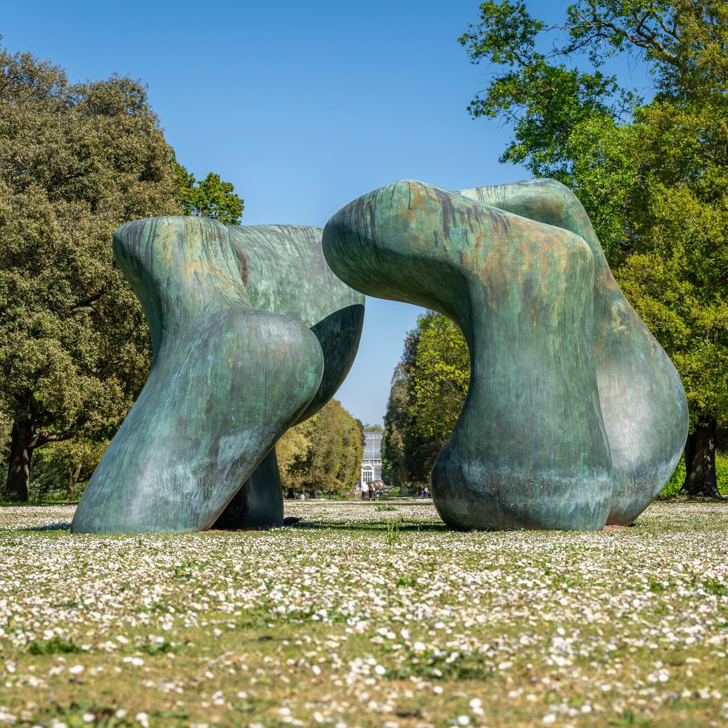 Henry Moore: Monumental Nature 2