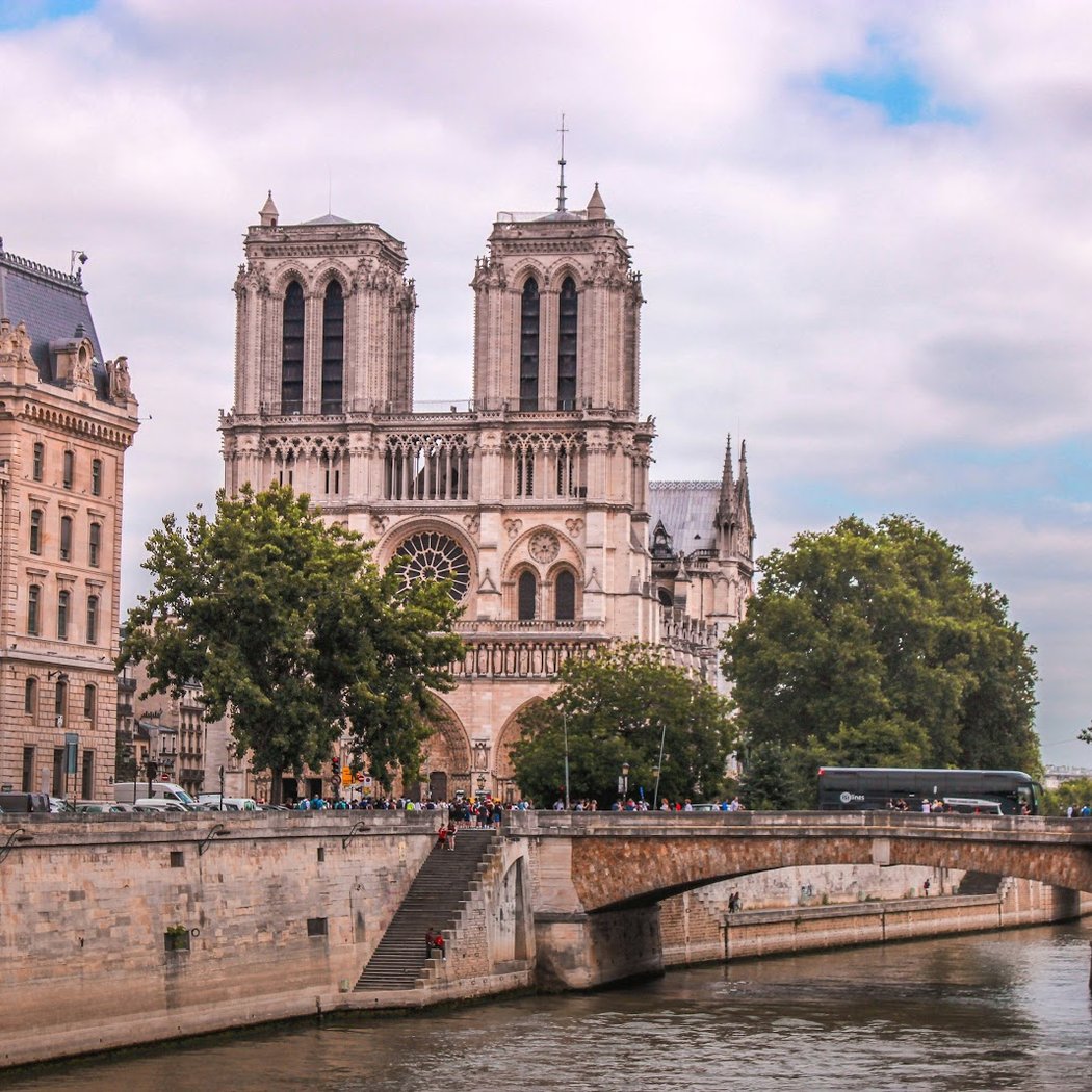Le VIP Paris - Yacht Hotel 2
