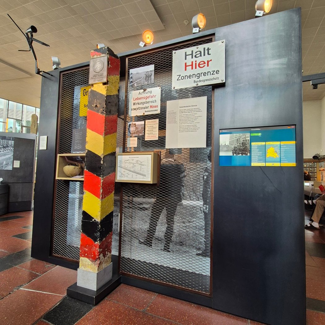 Öffentliche Begleitung durch die Dauerausstellung im Tränenpalast 2
