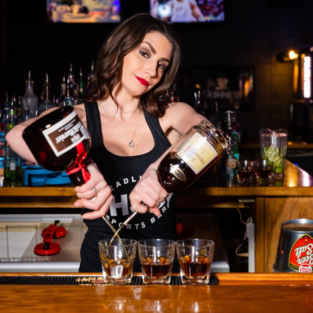 Headliners Sports Bar 1