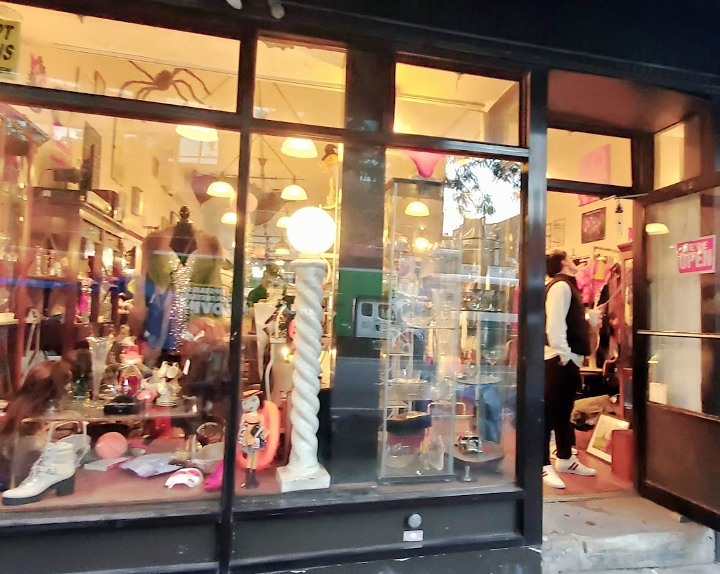 Unique Boutique 2