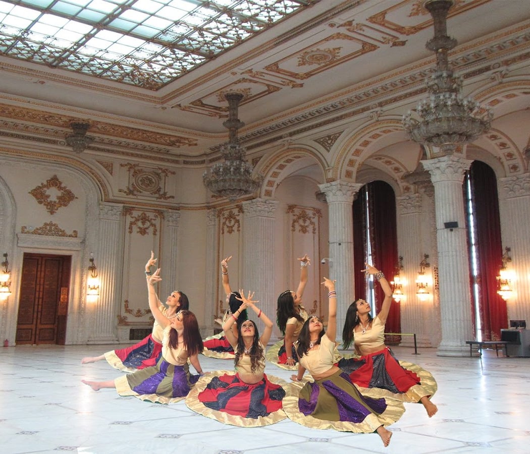 Belly Dance & Bollywood Fusion, Intermediate (Mon) 1