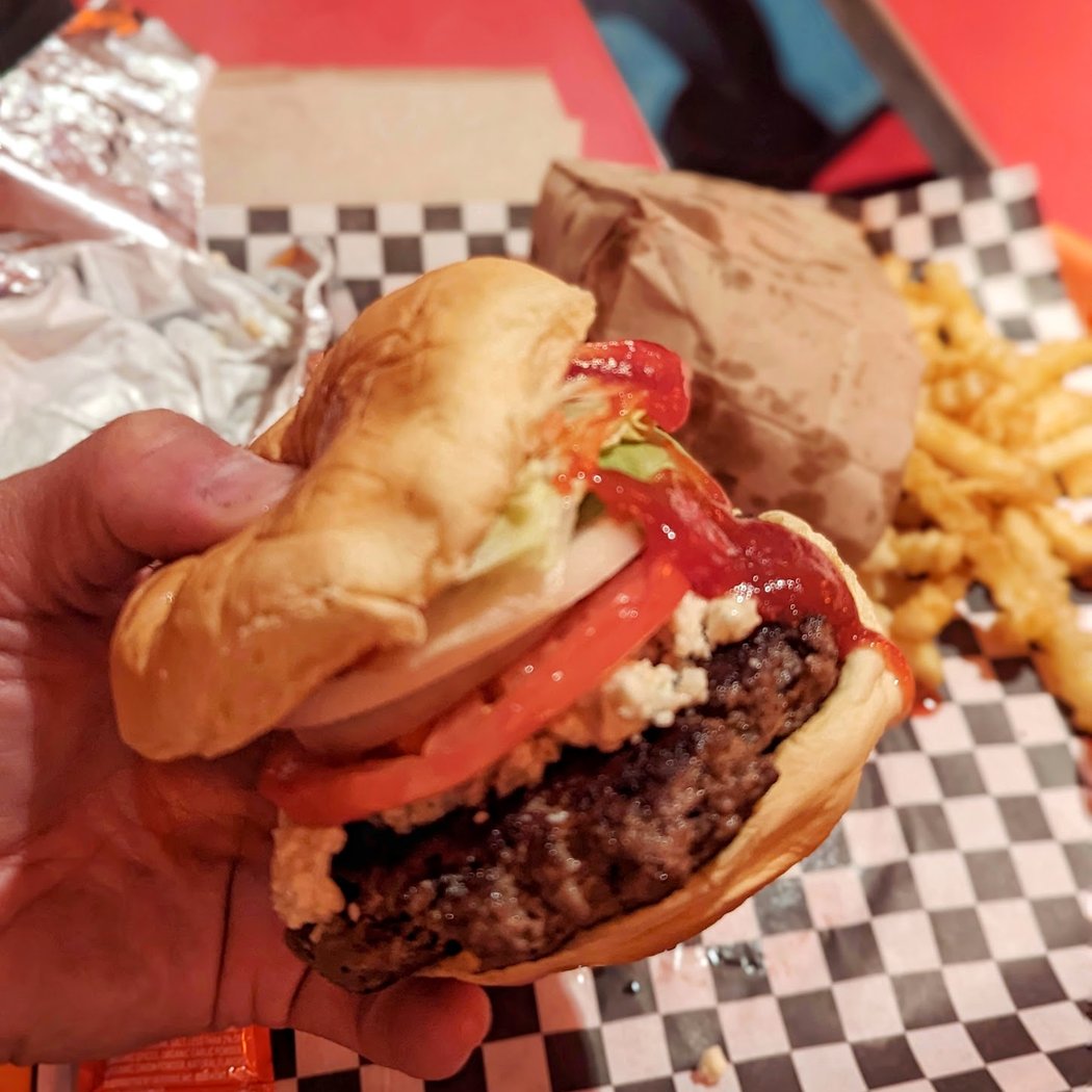 Lucky's Famous Burgers 3