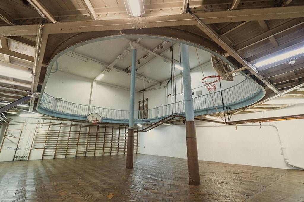 Gymnase (Plus vieux terrain de basketball au monde) 2