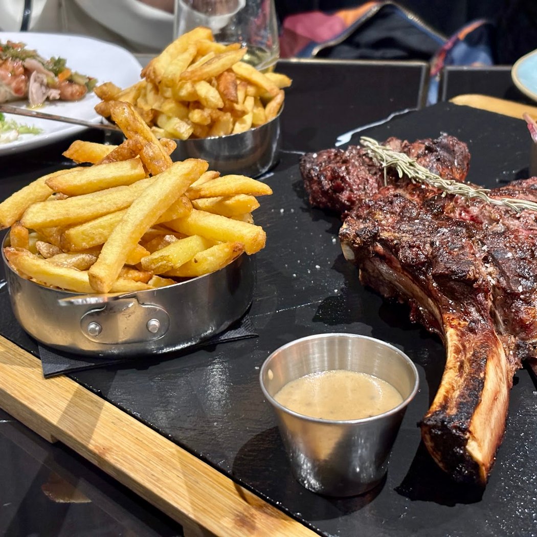 L’Avenue Steakhouse 1