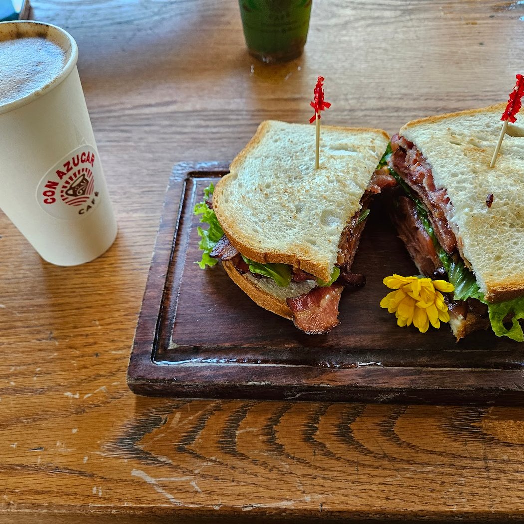 Con Azucar Cafe 3