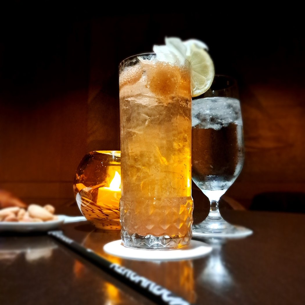 Lewers Lounge 2