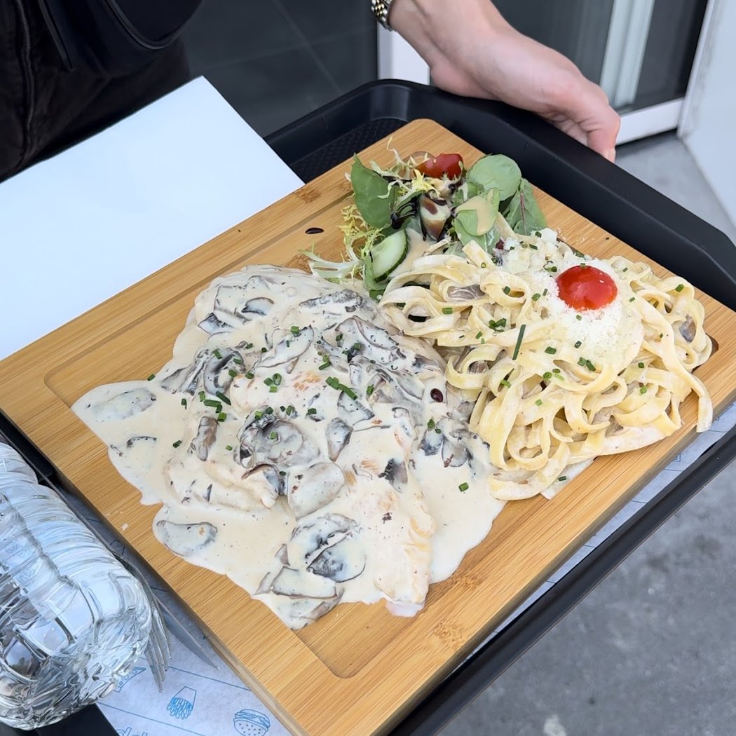 DY'ONE Coffee Restaurant 3