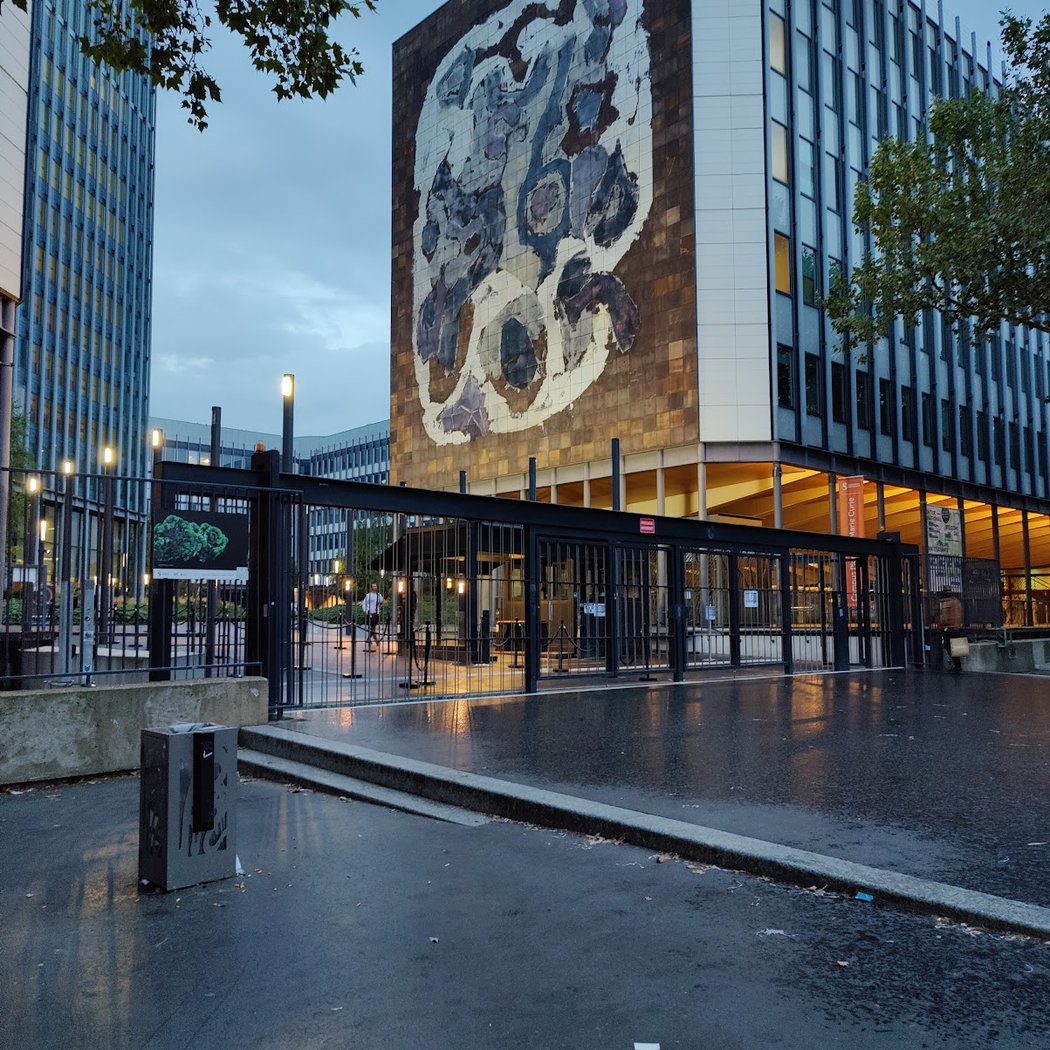 Créer le cristal, voyage entre art et science 3