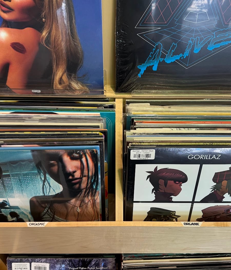 Vinyl Veritas Front Street 3