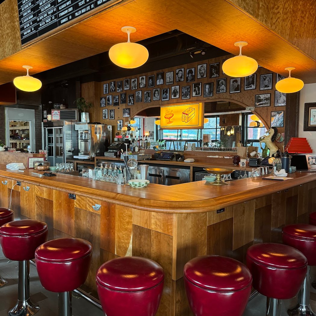 Hank’s Bar 1