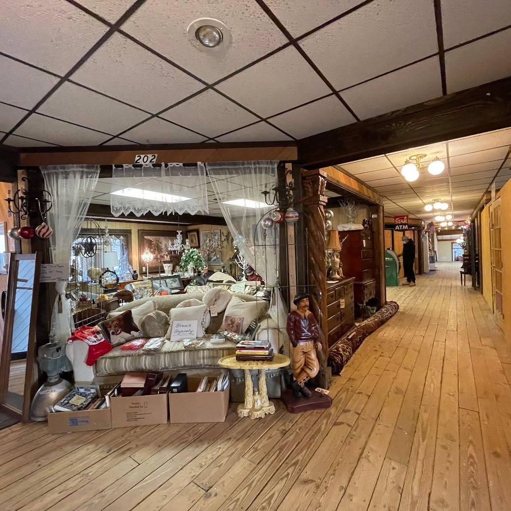 Golden Nugget Antique Flea Market 3