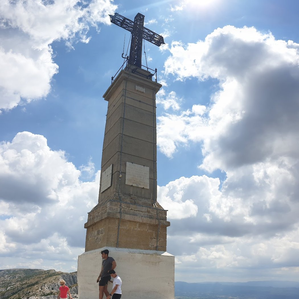 Provence Cross 3