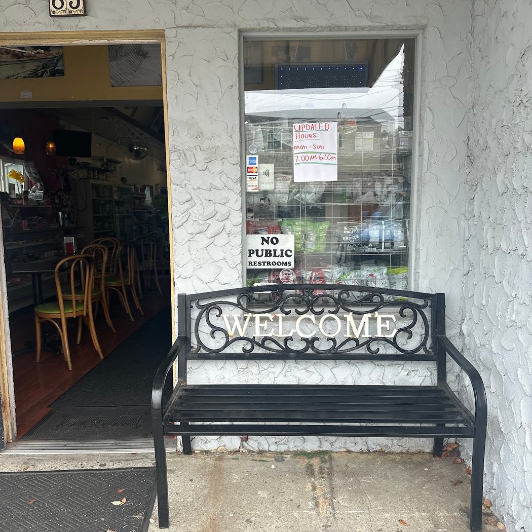 El Granada Hardware & Cafe 2