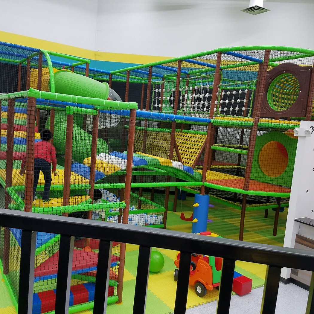 iRise Trampoline & Fun Park 3