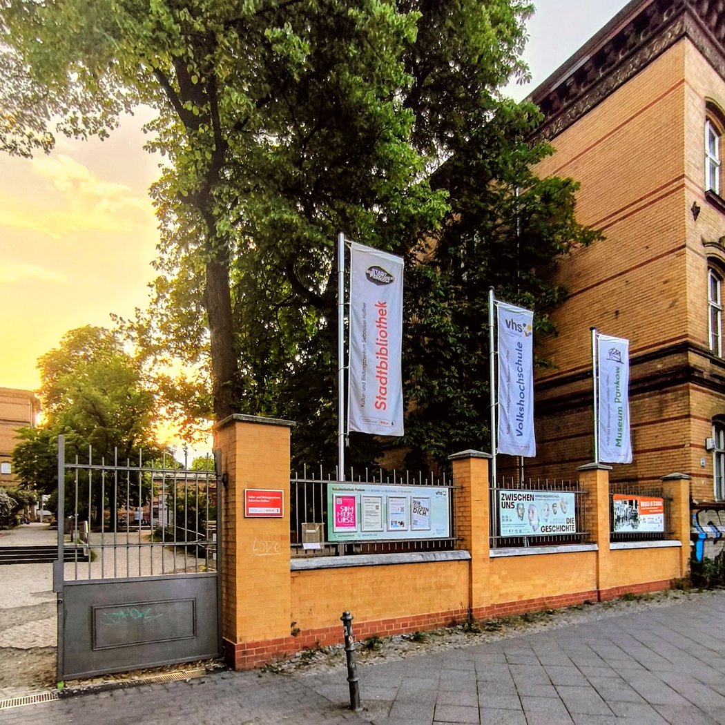 Bibliothek am Wasserturm 2