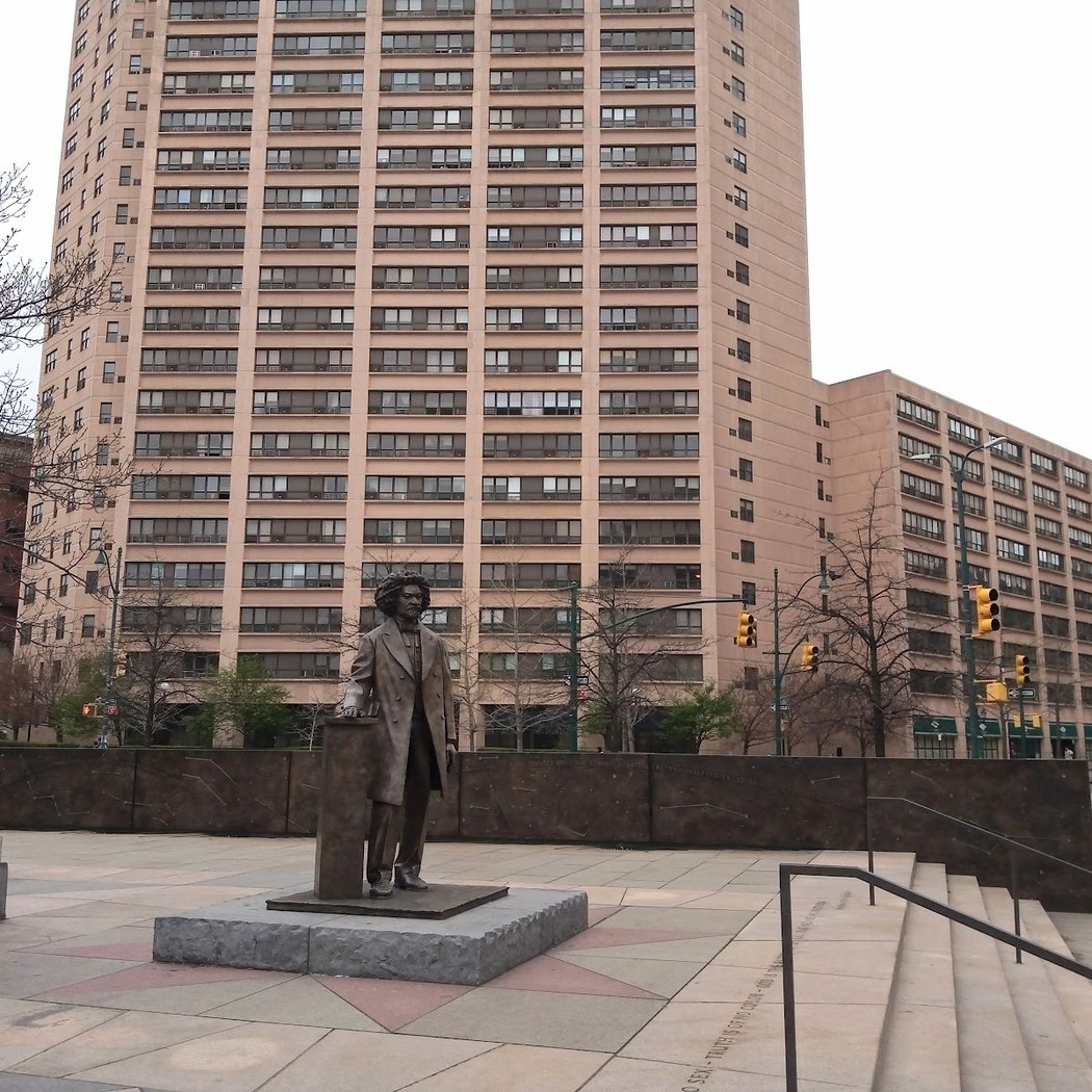 Frederick Douglass Sculpture and Water Wall 3