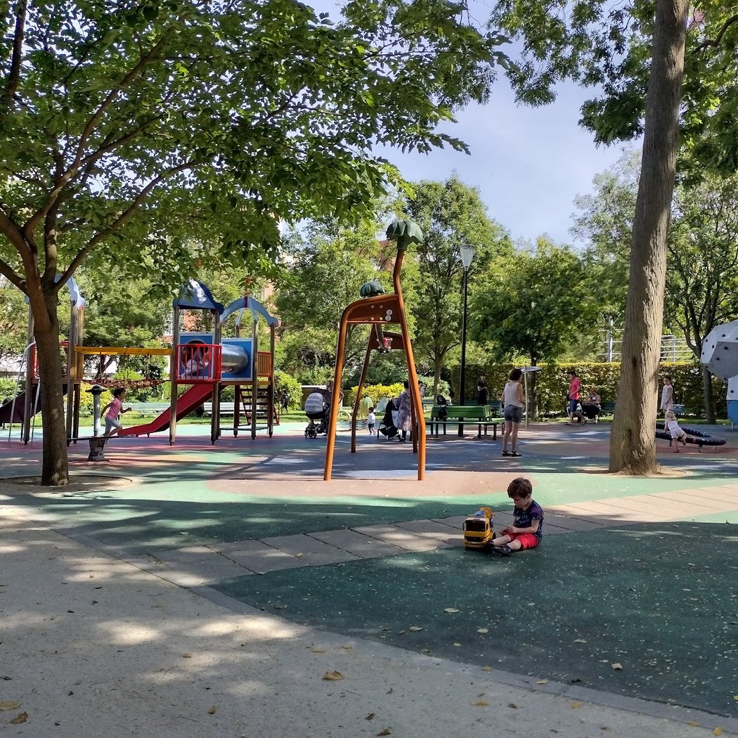 Aire de jeux pour enfants du jardin du Moulin de la Pointe 3