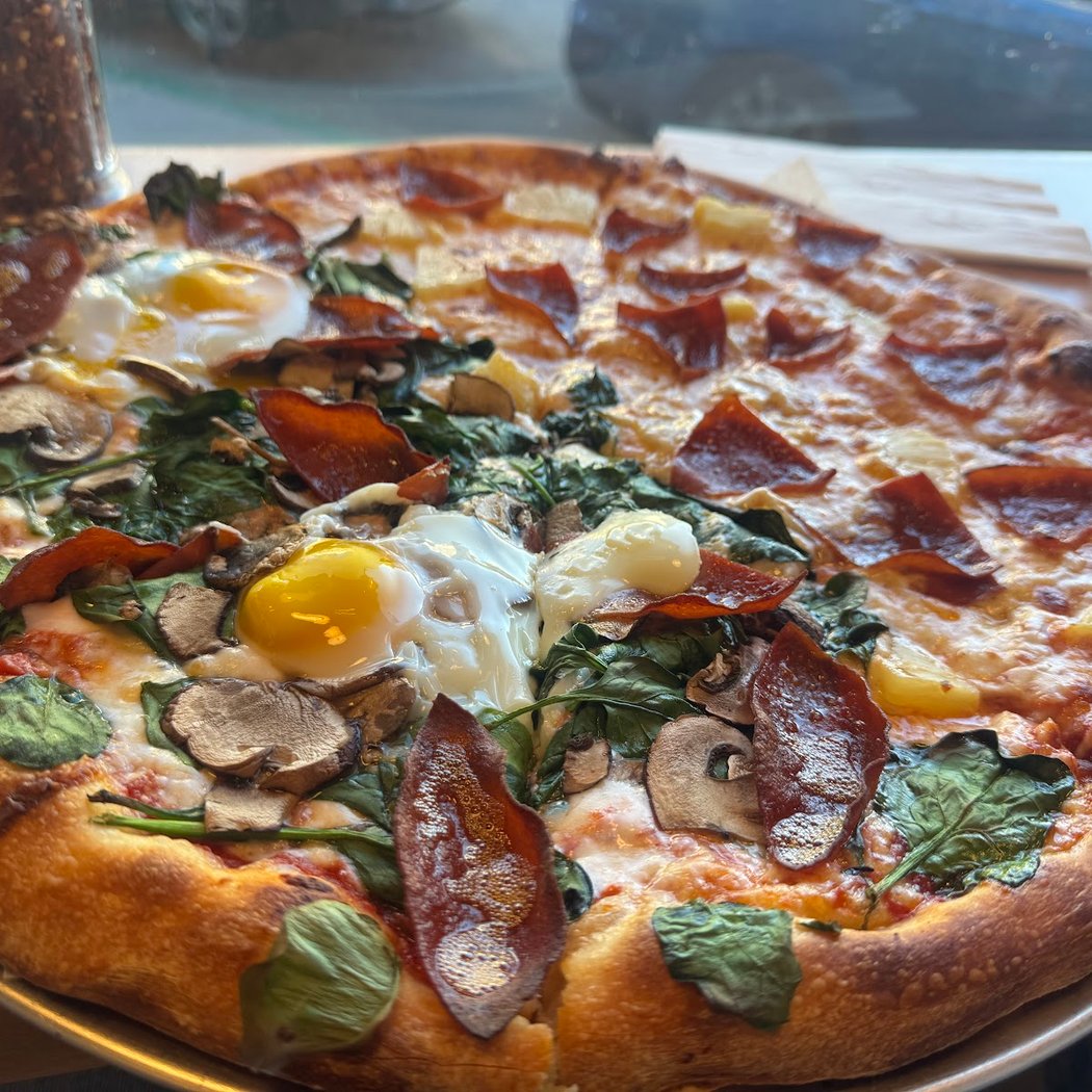 Mateo Pizza Restaurant 3