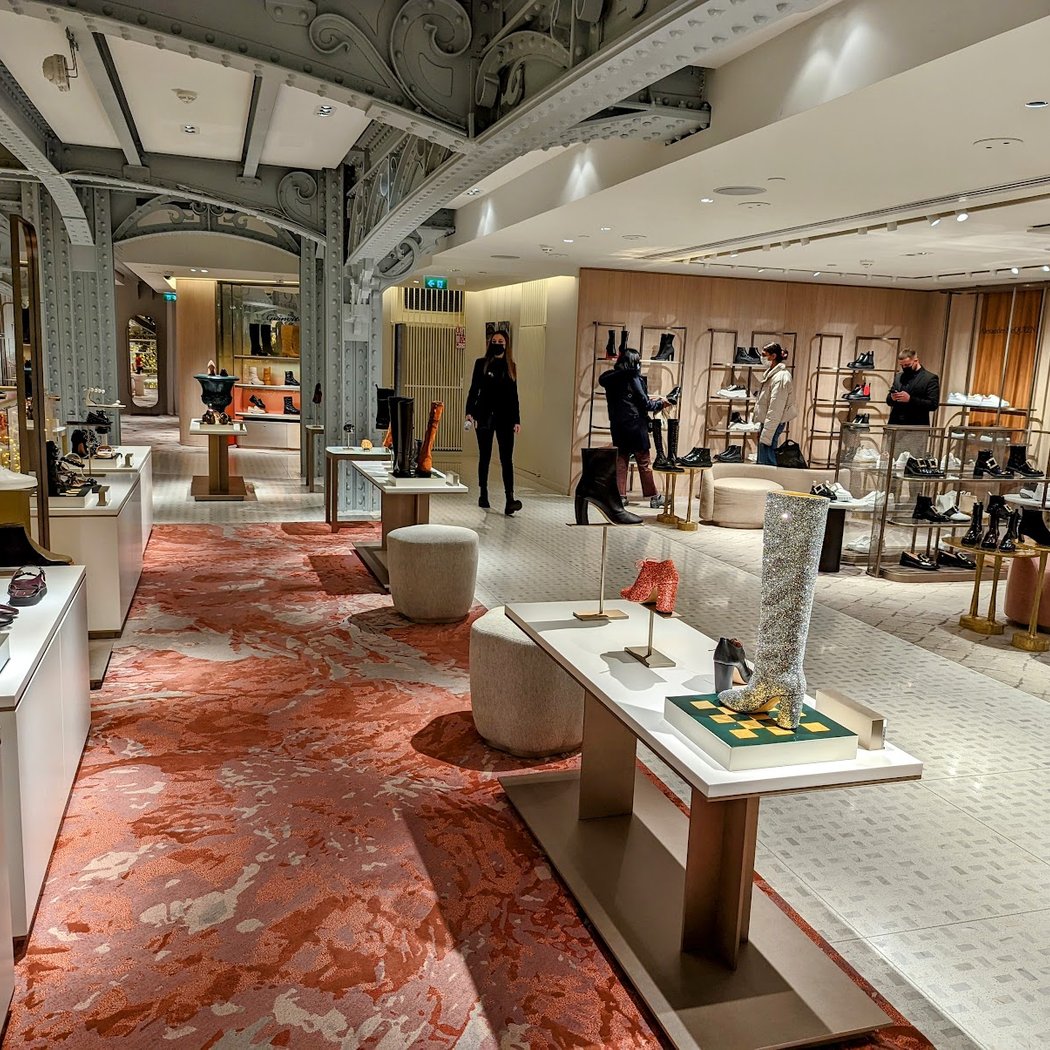 Noël 2024 dans les vitrines des grands magasins 3