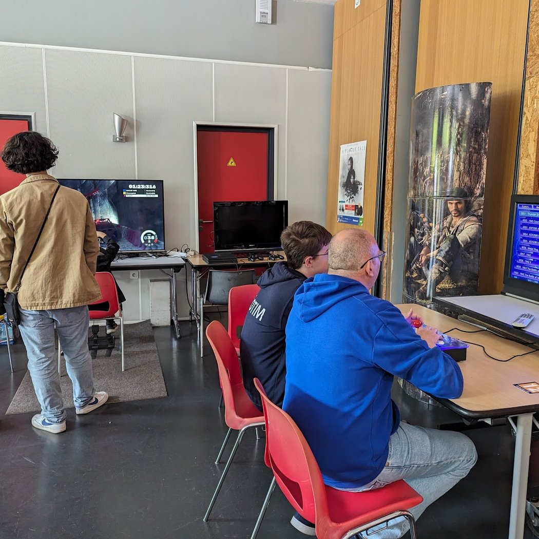 Vide grenier organisé durant notre festival de jeux vidéos 1