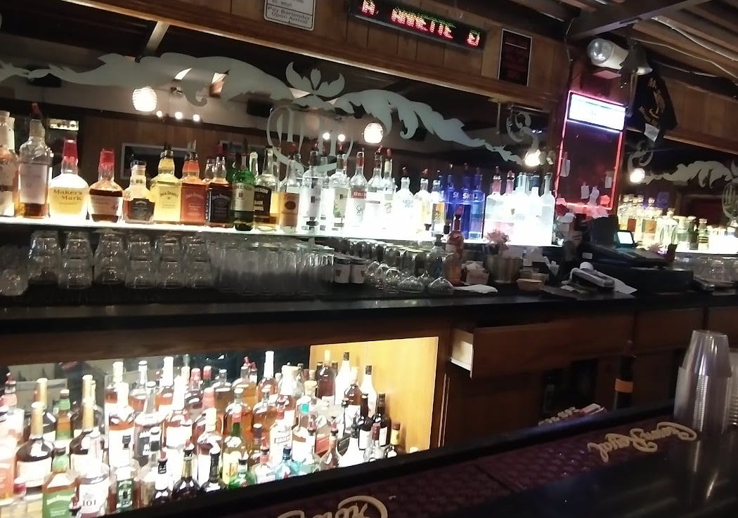 M & H Tavern 3