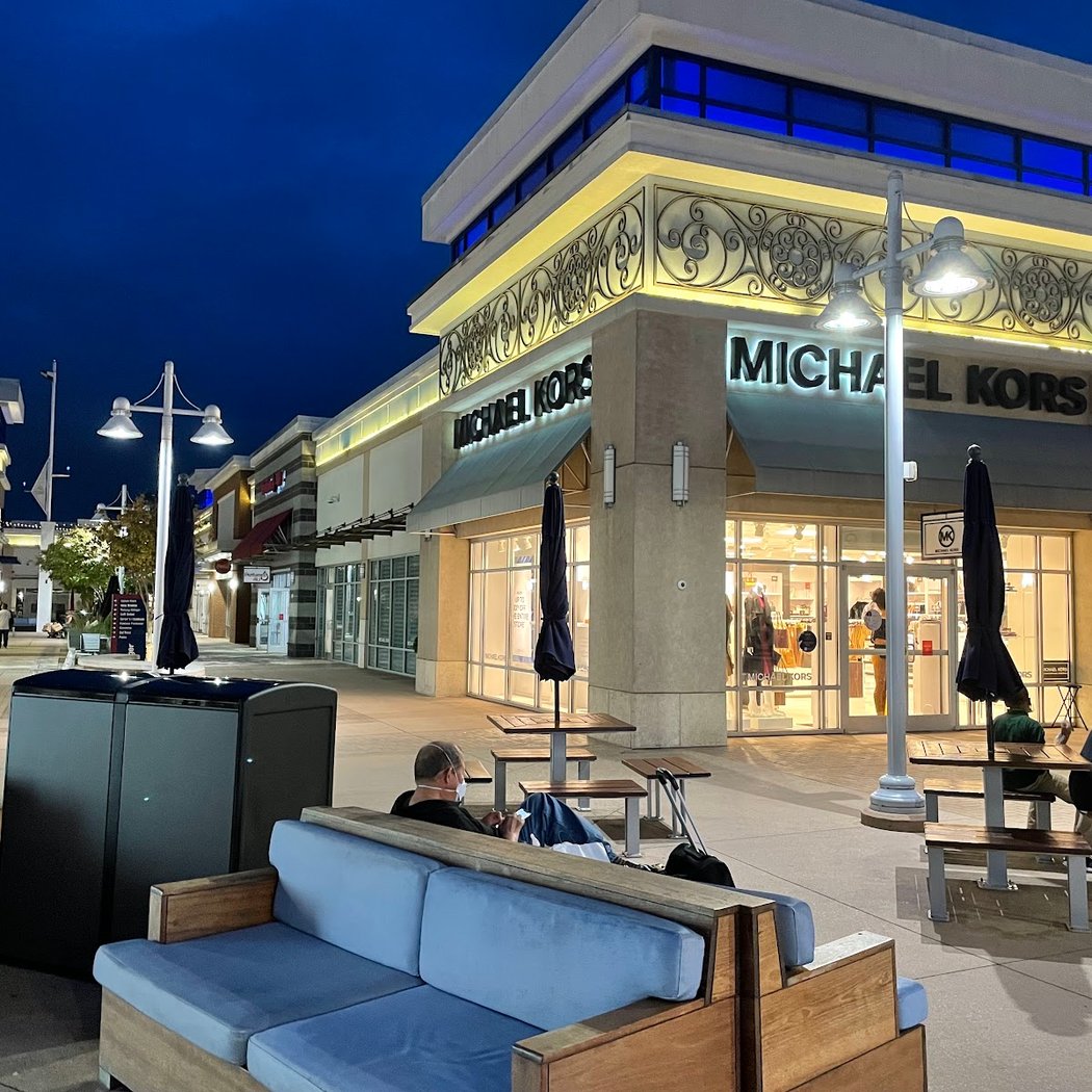 Tanger Outlets National Harbor 2
