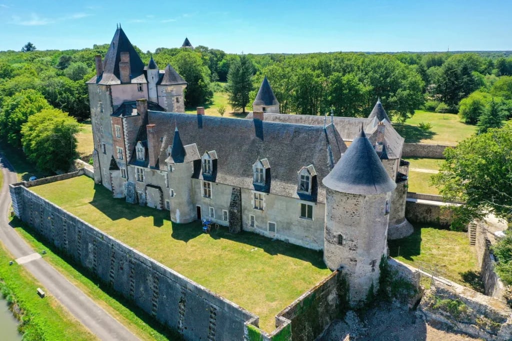 Castle of La Chapelle Angillon Wedding visit 1