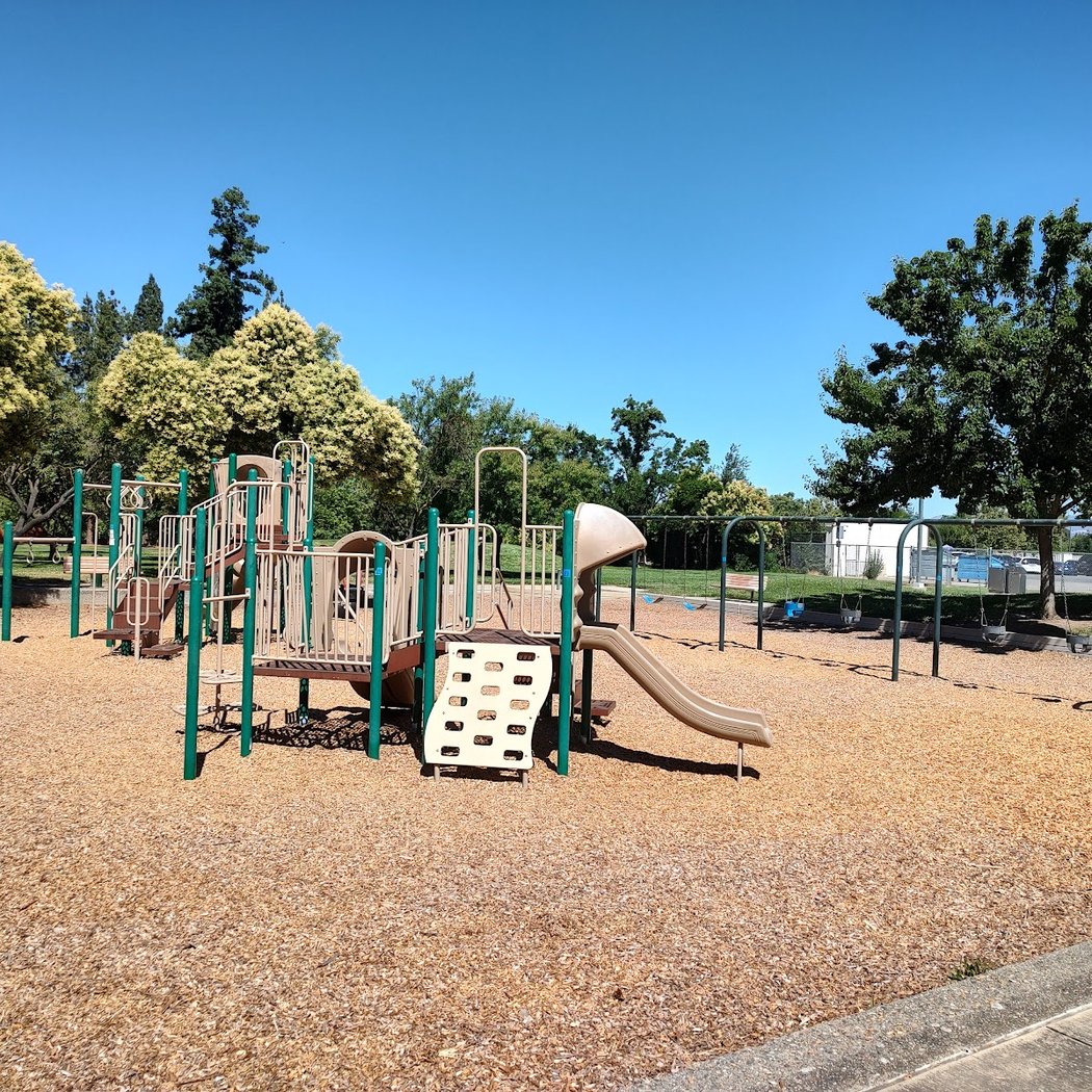 Almond Avenue Neighborhood Park 3