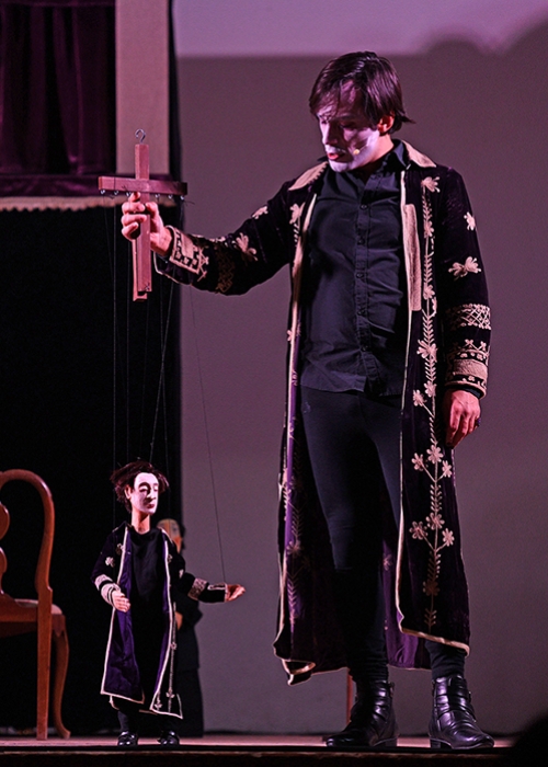 Hamlet in purple