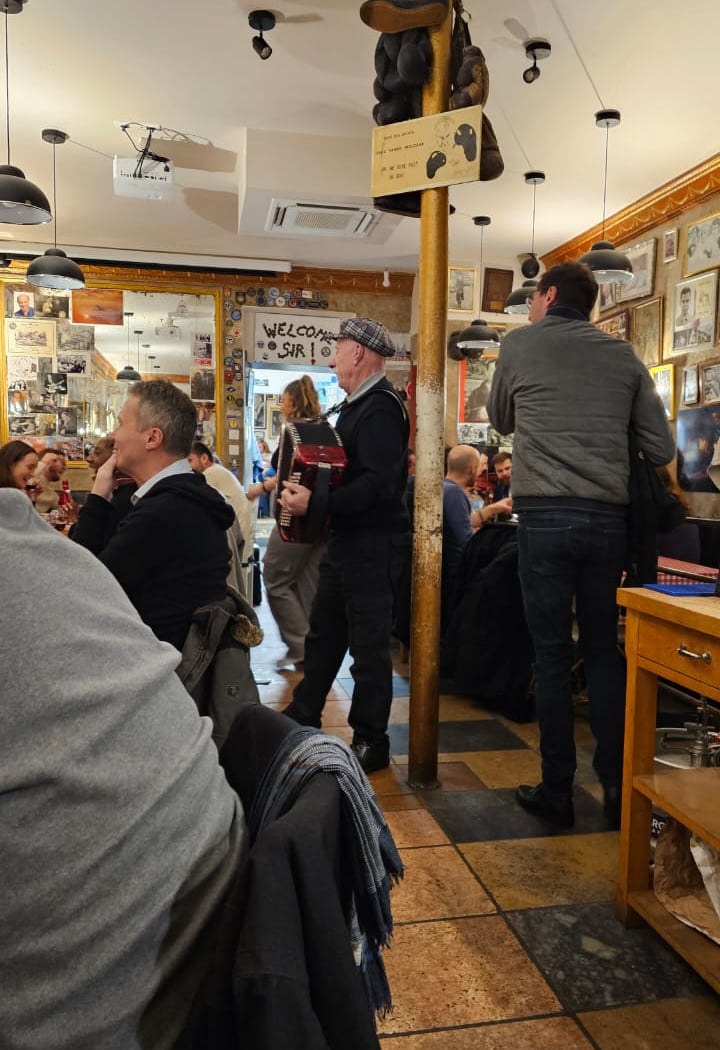 Chez Walczak, Aux Sportifs Reunis 4
