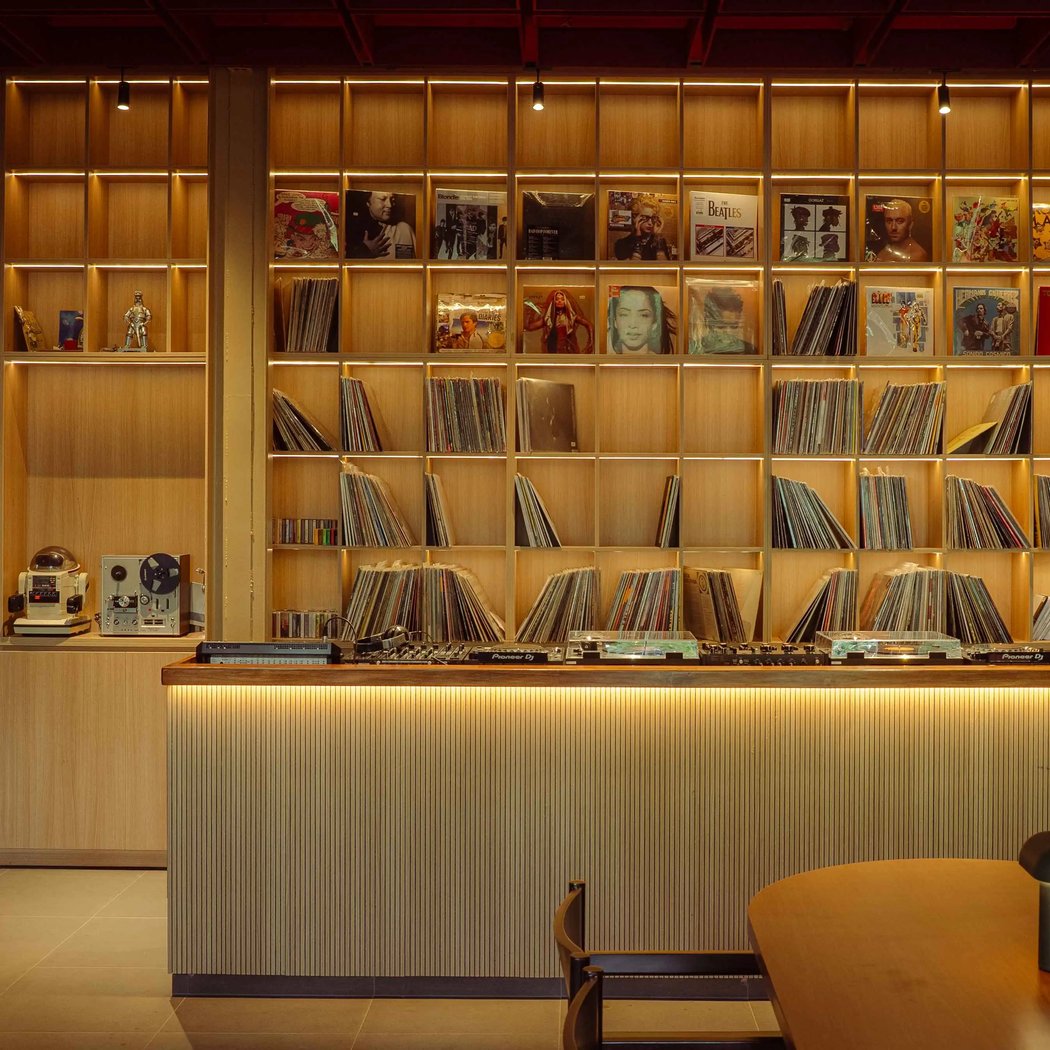 Middle Room | Listening Room 1