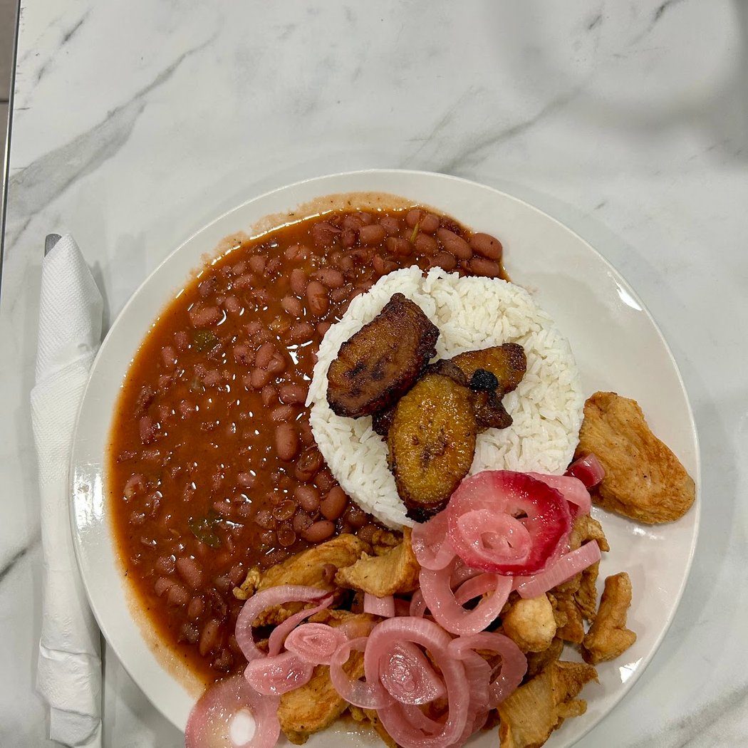 Que Rico Restaurant 3