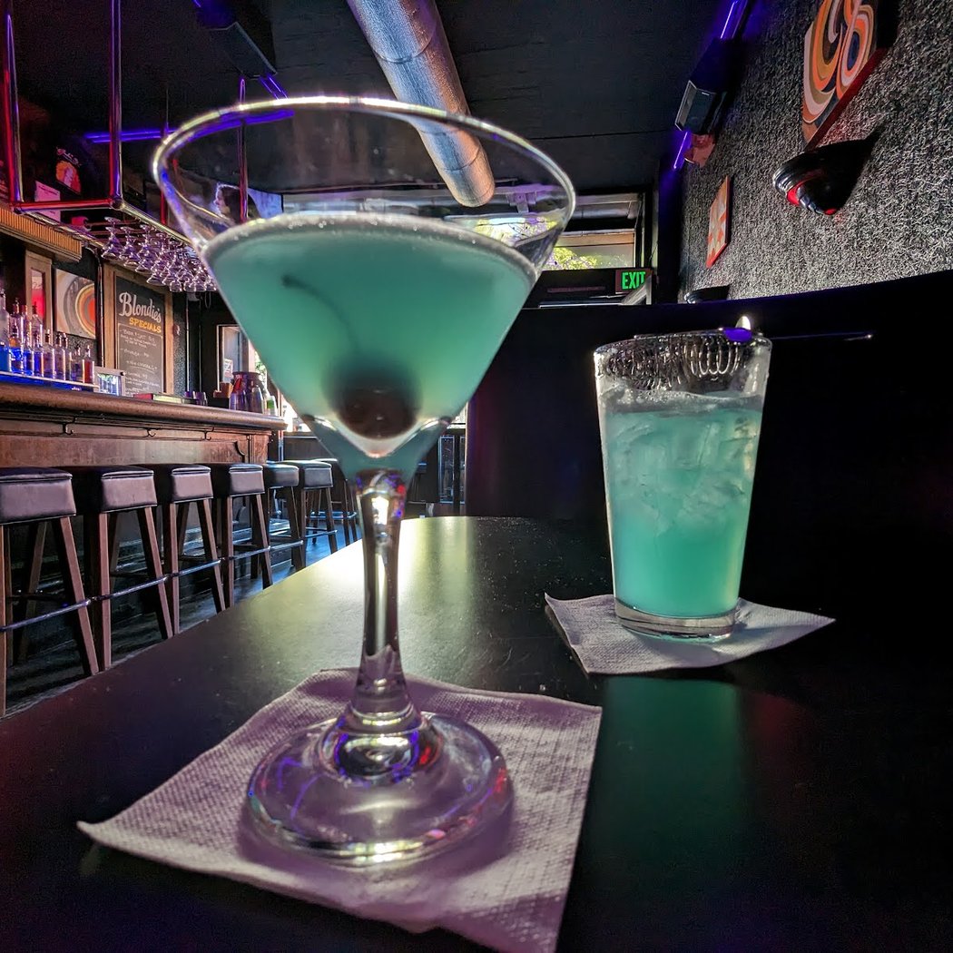 Blondie's Bar 1