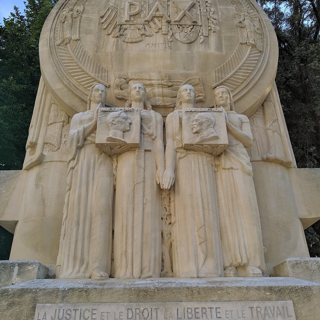 Monument commémoratif au roi Alexandre Ier de Yougoslavie et à Louis Barthou 1