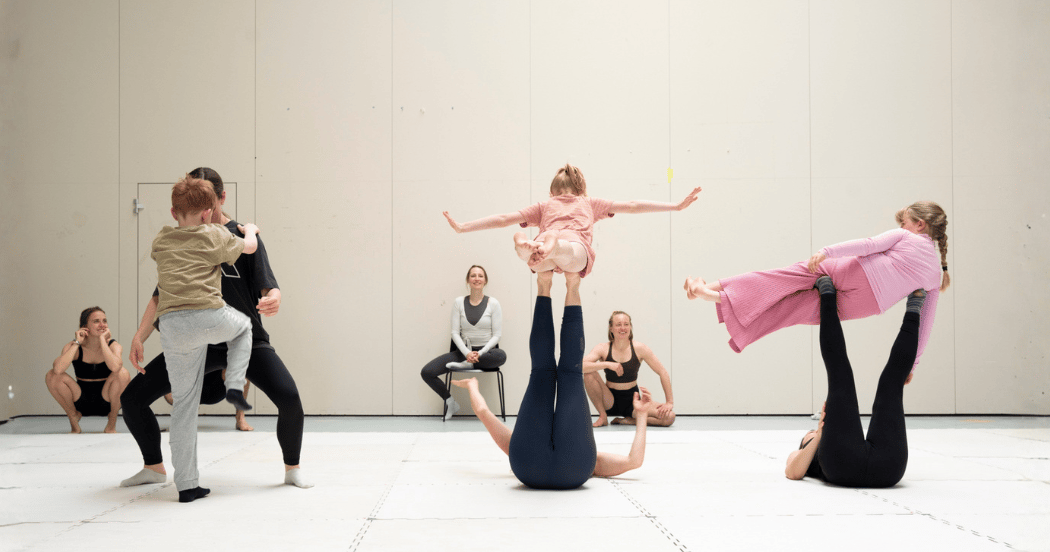 Prøv akroyoga for 7-12 årige + voksen 1
