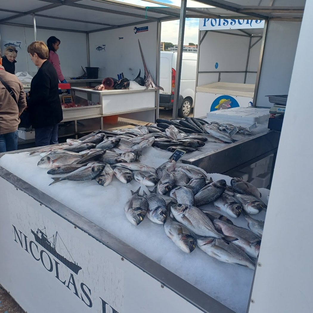 Marché aux Poissons, vente directe du pêcheur au consommateur 1