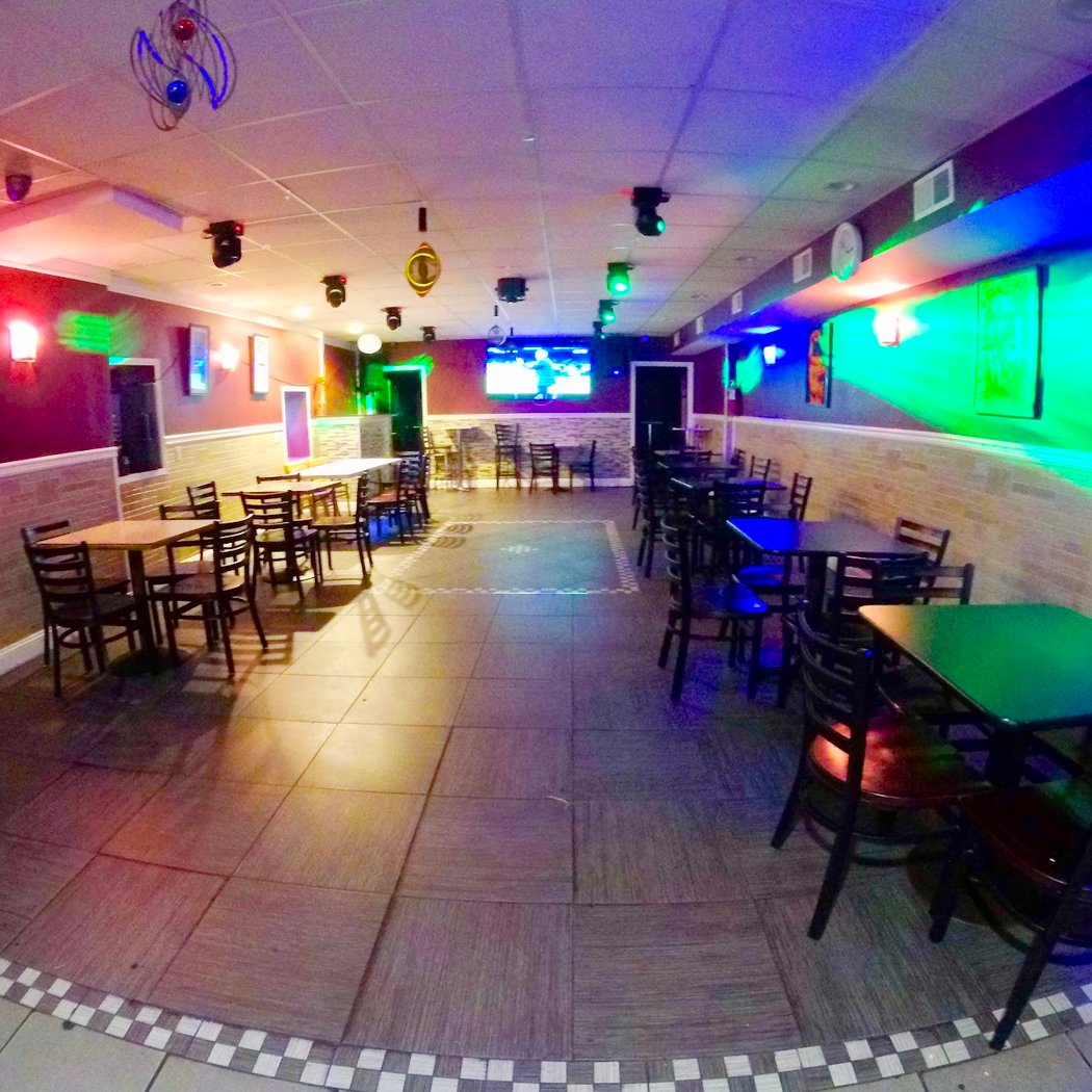 El Pool Sports Bar 3