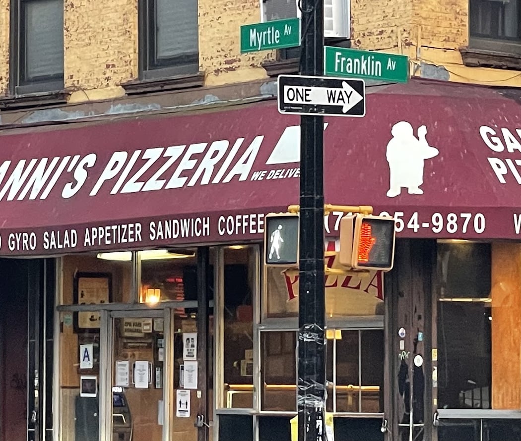 GANNI'S PIZZERIA 2