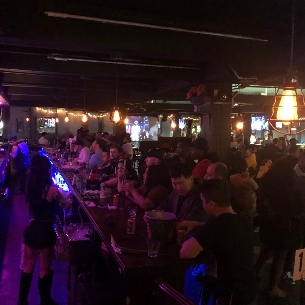 El Coqui Bar & Billiards 3