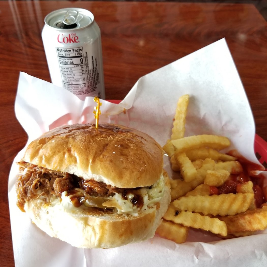 Lucky's Bakery & Cafe 3