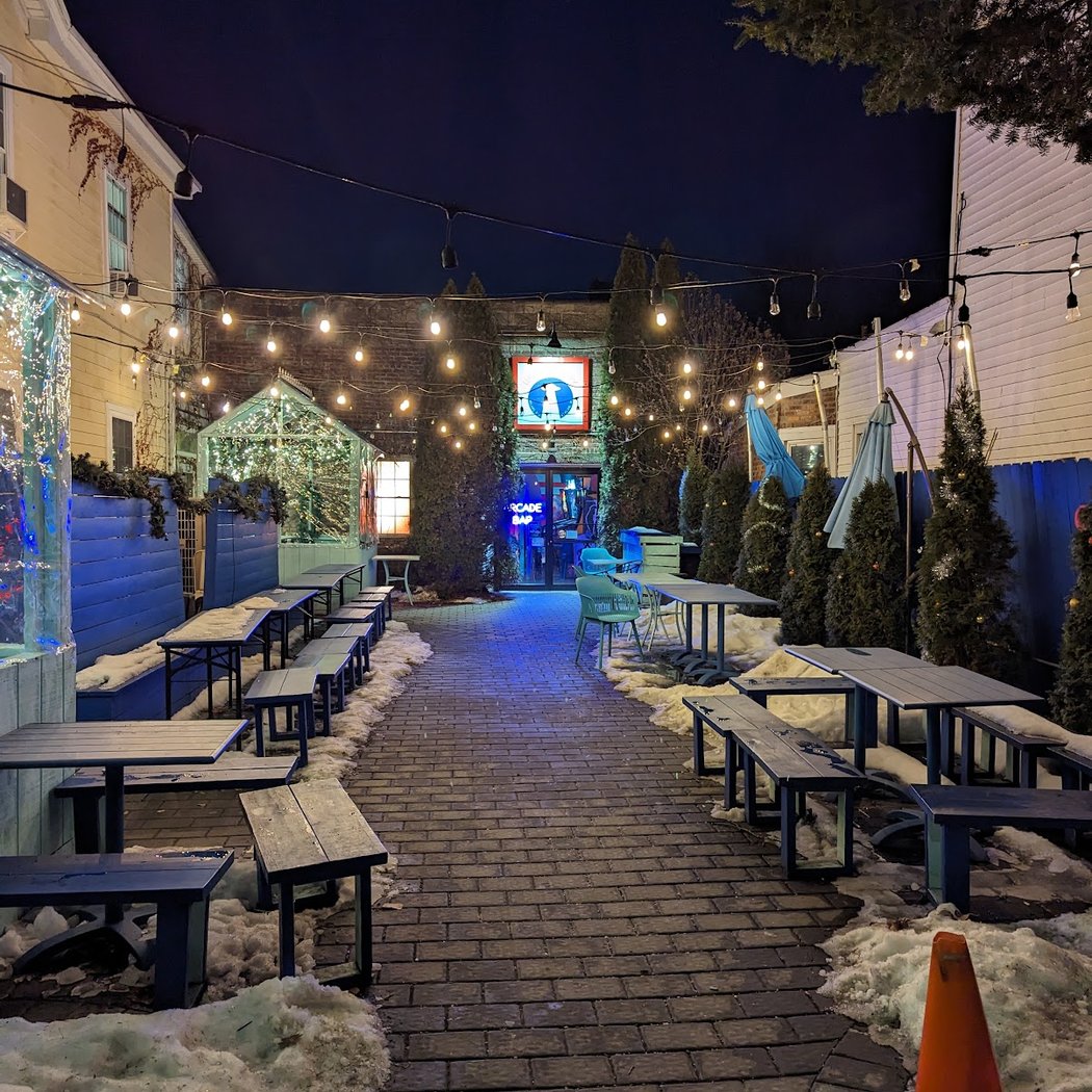 Santa Comes To Town 1