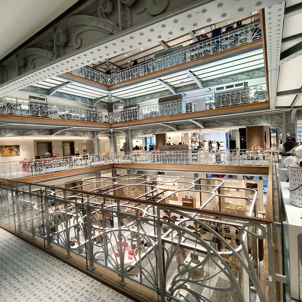Noël 2024 dans les vitrines des grands magasins 5